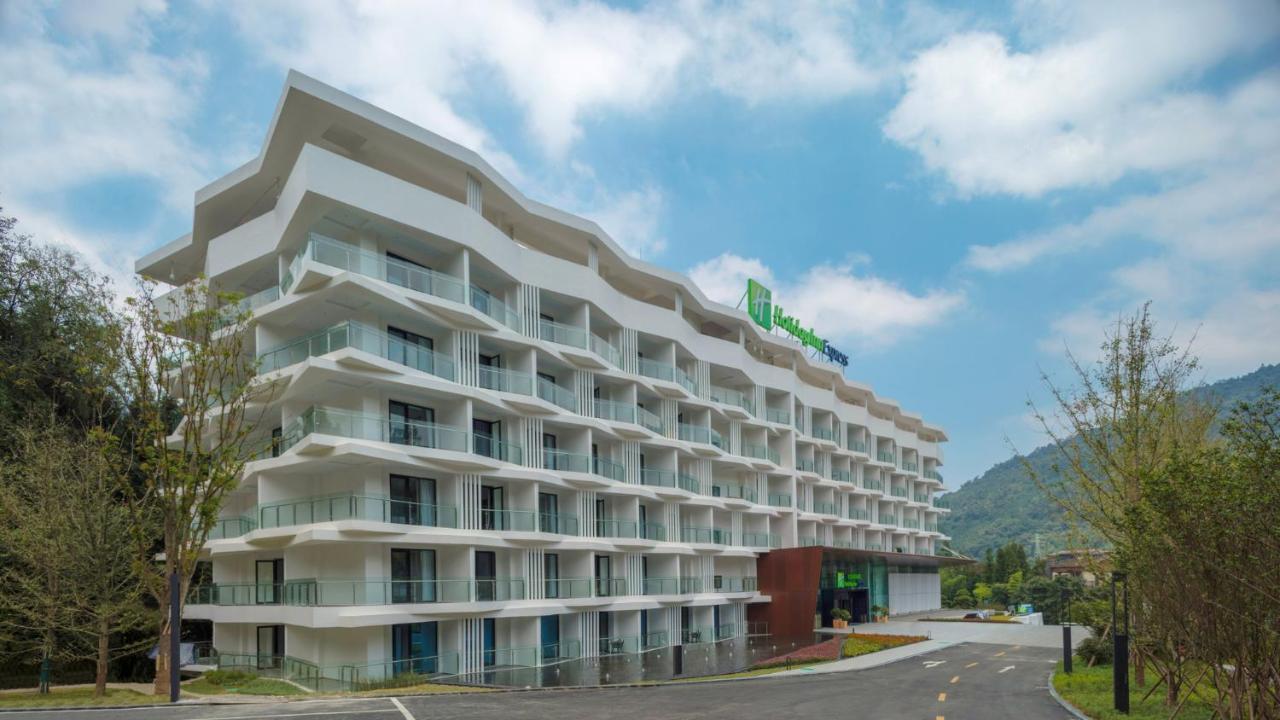 Holiday Inn Express Qiliping By Ihg Emeishan Eksteriør bilde