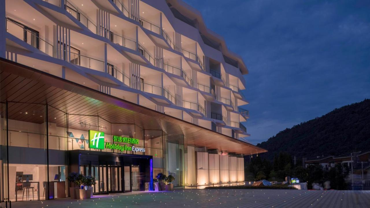 Holiday Inn Express Qiliping By Ihg Emeishan Eksteriør bilde