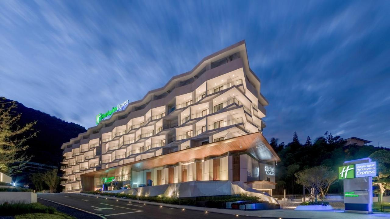 Holiday Inn Express Qiliping By Ihg Emeishan Eksteriør bilde